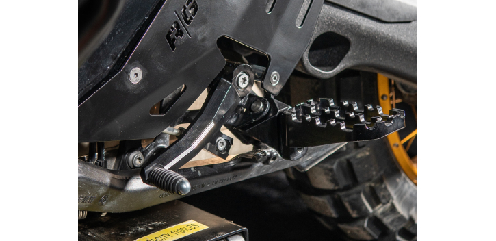 BMW R 1300 GS set širších stupačiek
